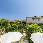 Вилла La Des Fleurs En Duplex Avec Jardin Et Piscine *