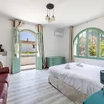 La Des Fleurs En Duplex Avec Jardin Et Piscine *