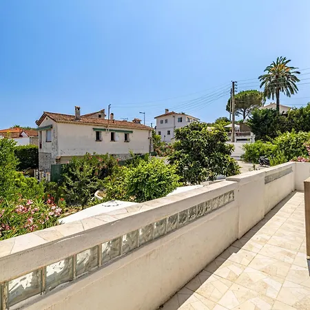 La Des Fleurs En Duplex Avec Jardin Et Piscine * Ле-Канне