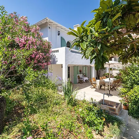 La Des Fleurs En Duplex Avec Jardin Et Piscine Вилла Ле-Канне