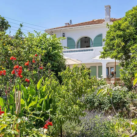 La Des Fleurs En Duplex Avec Jardin Et Piscine Ле-Канне