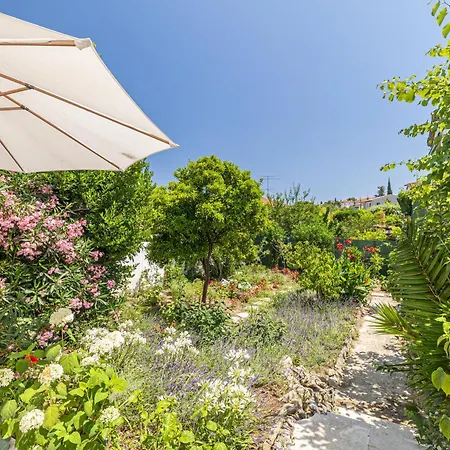 La Des Fleurs En Duplex Avec Jardin Et Piscine Вилла *
