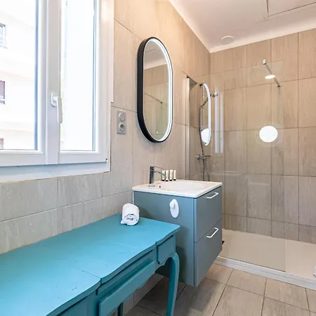 La Des Fleurs En Duplex Avec Jardin Et Piscine