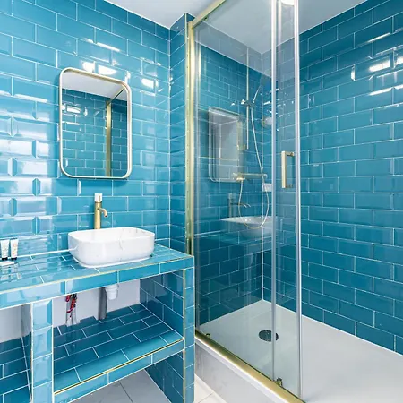 Villa La Des Fleurs En Duplex Avec Jardin Et Piscine Le Cannet