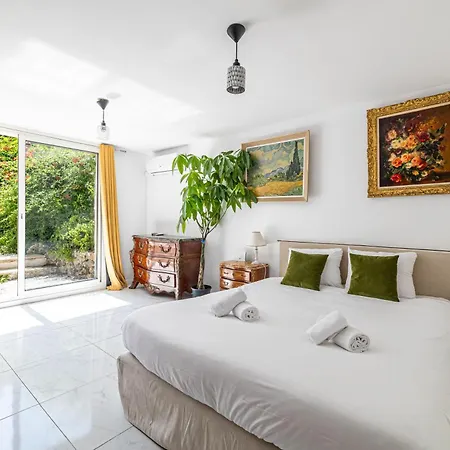 La Des Fleurs En Duplex Avec Jardin Et Piscine Villa Le Cannet