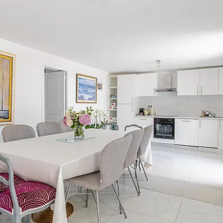 Villa La Des Fleurs En Duplex Avec Jardin Et Piscine Le Cannet