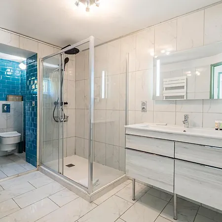 Villa La Des Fleurs En Duplex Avec Jardin Et Piscine *