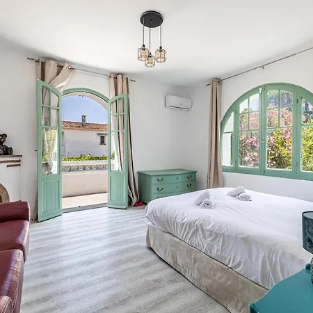 La Des Fleurs En Duplex Avec Jardin Et Piscine *